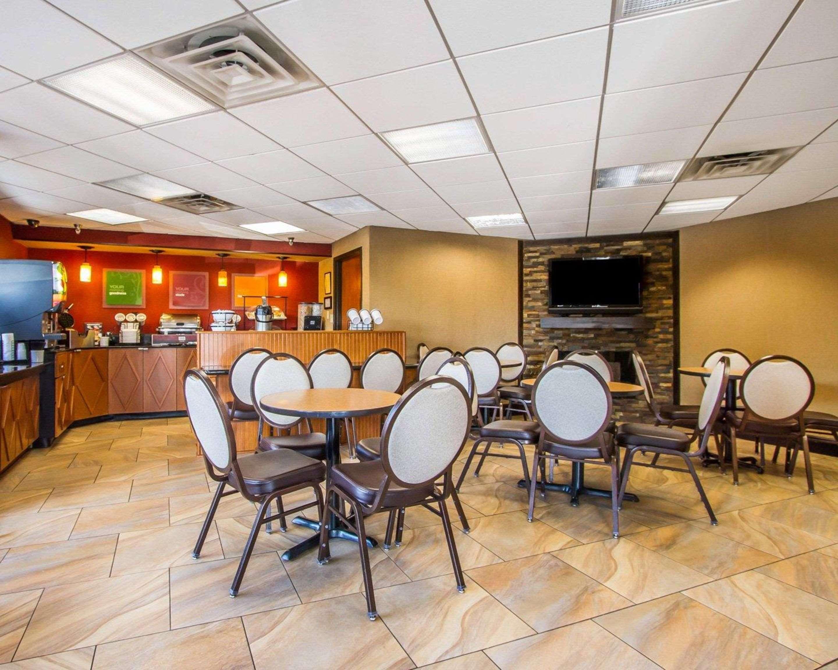 Rodeway Inn & Suites Clarksville Ngoại thất bức ảnh