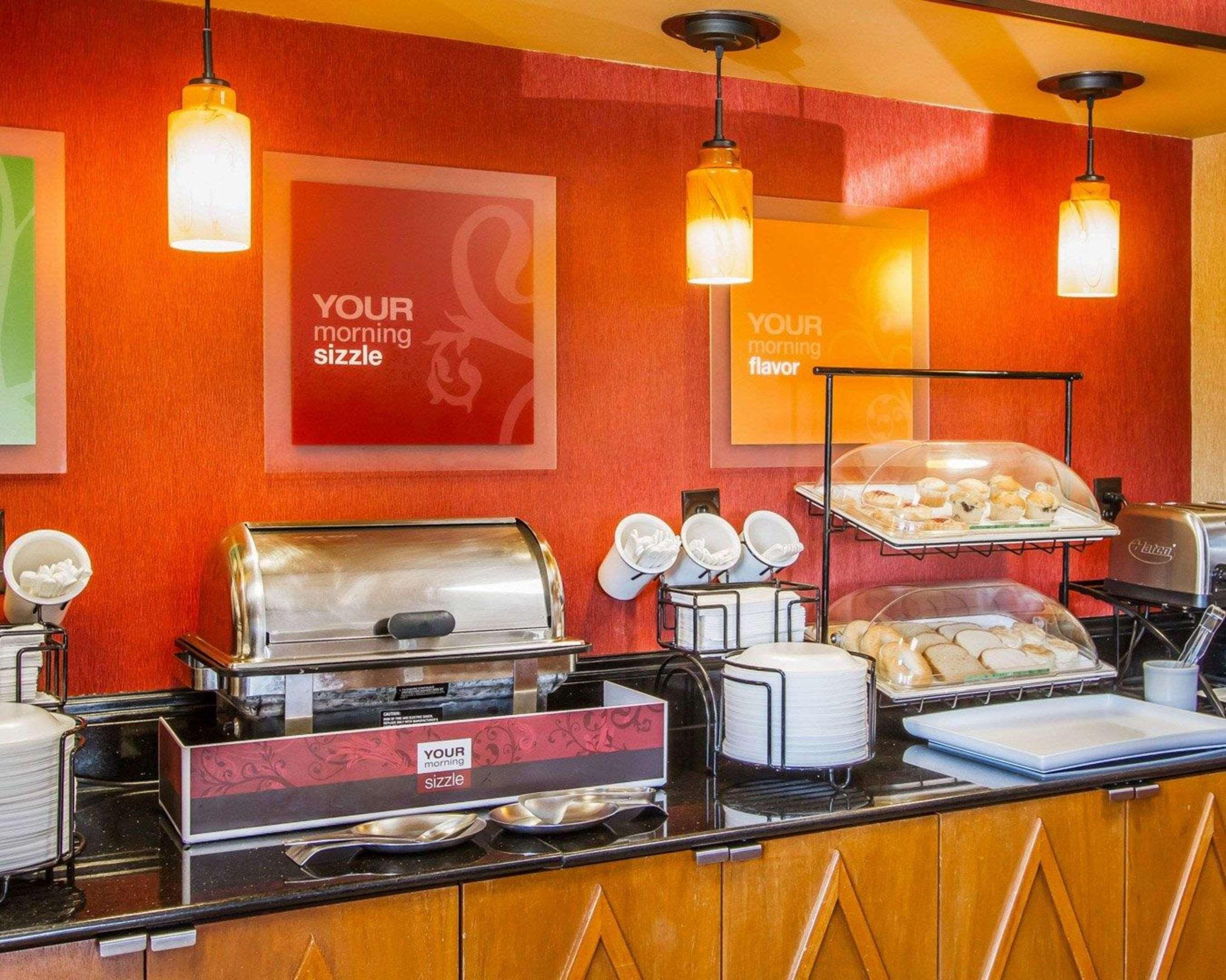 Rodeway Inn & Suites Clarksville Ngoại thất bức ảnh