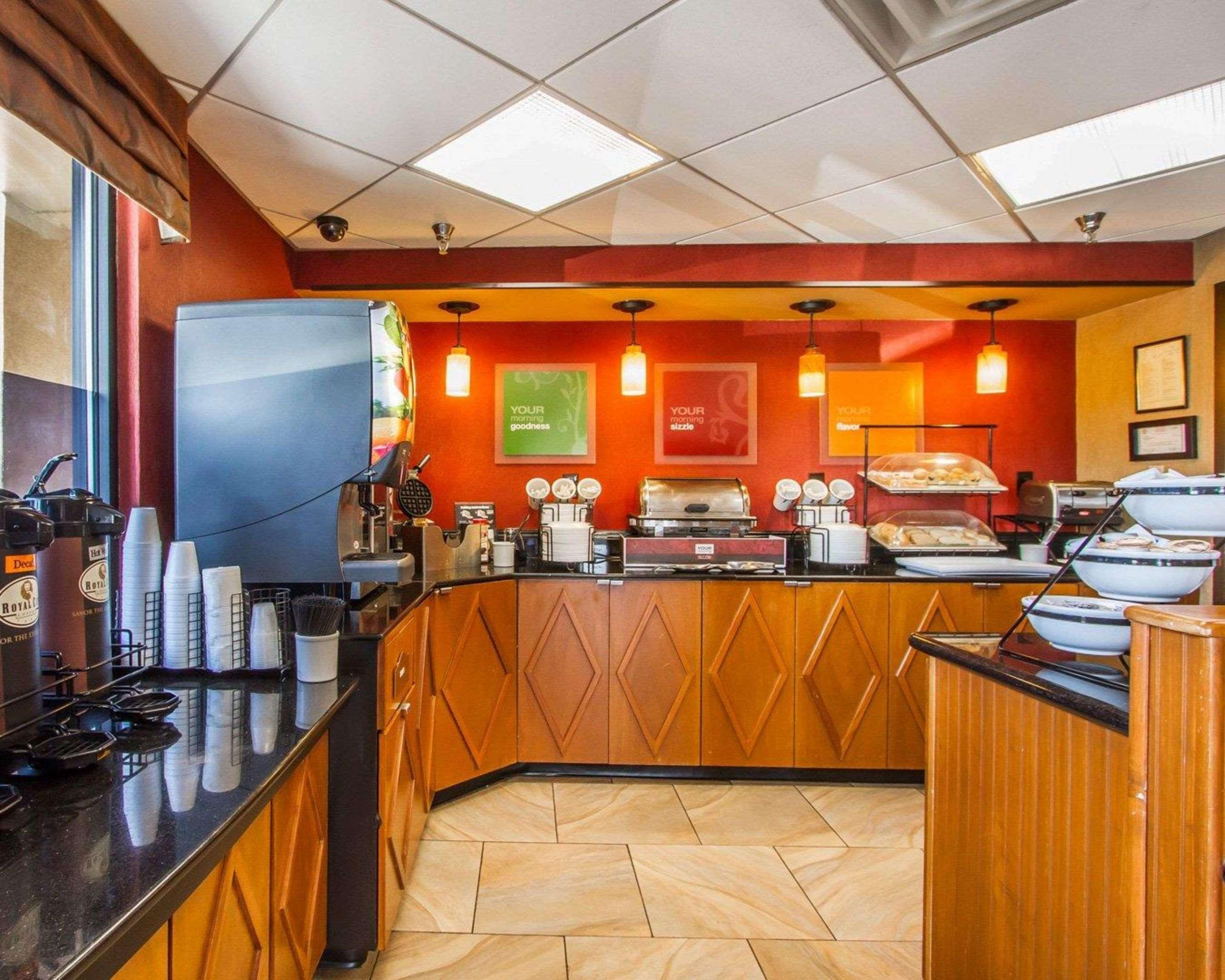 Rodeway Inn & Suites Clarksville Ngoại thất bức ảnh