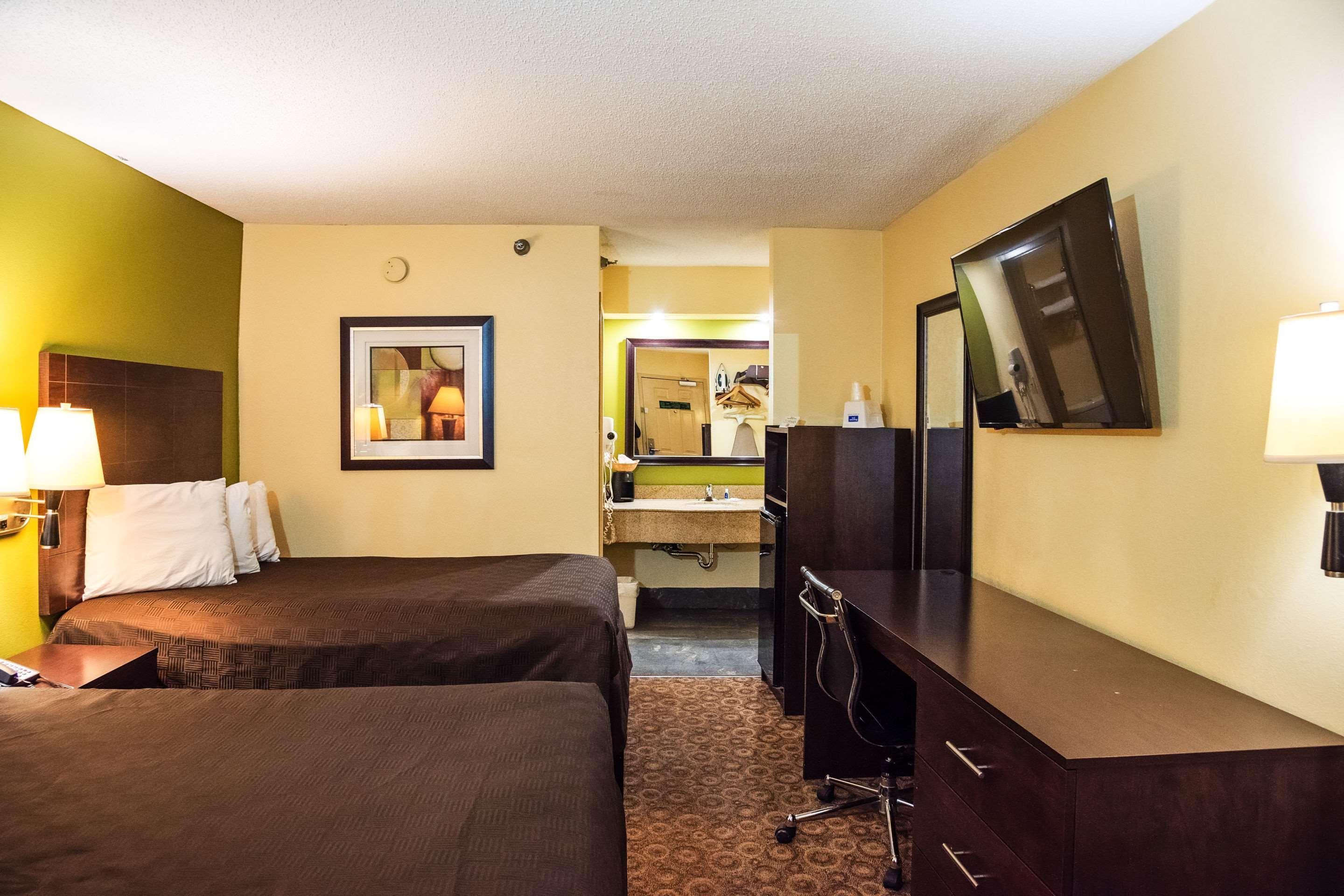 Rodeway Inn & Suites Clarksville Ngoại thất bức ảnh
