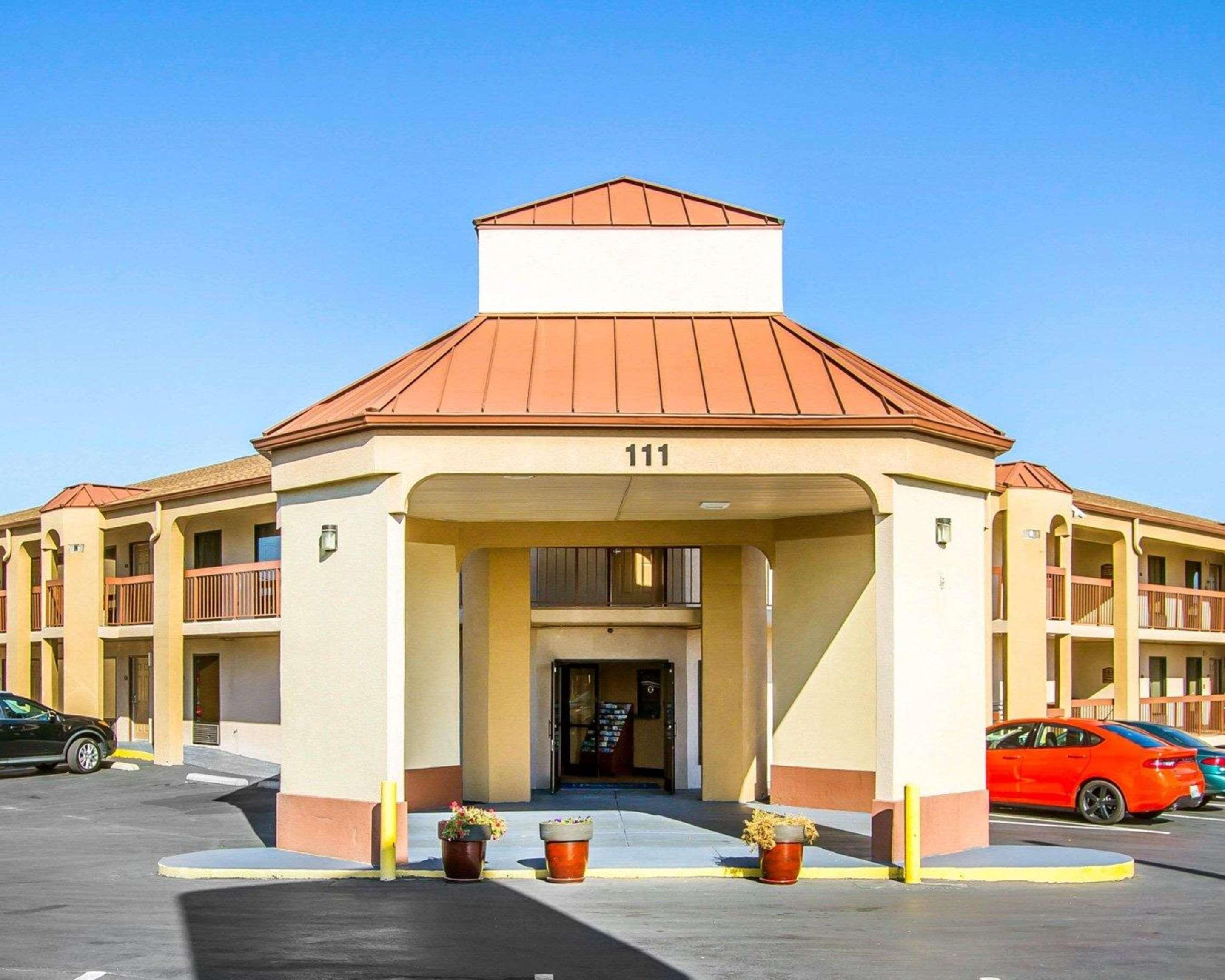 Rodeway Inn & Suites Clarksville Ngoại thất bức ảnh