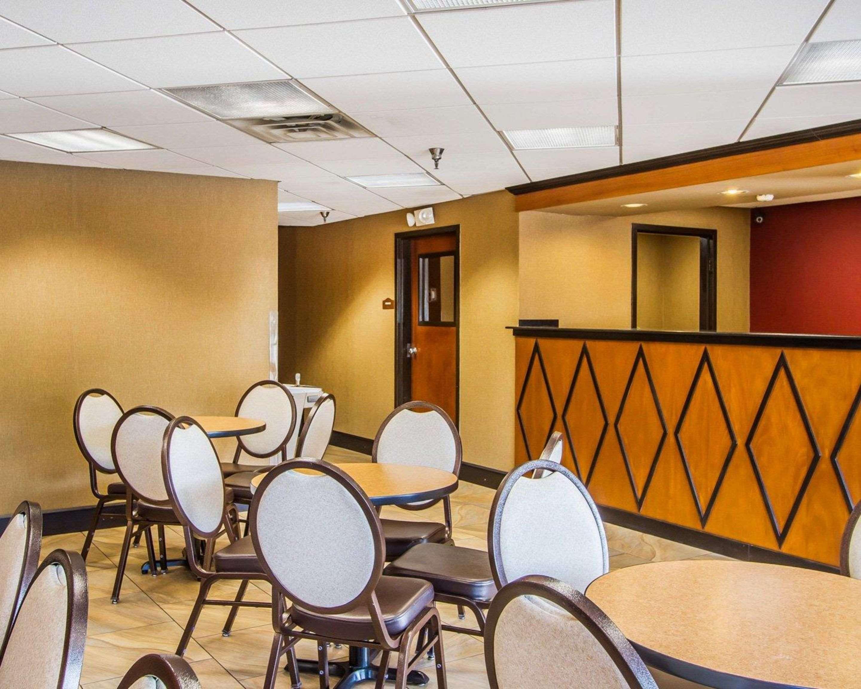Rodeway Inn & Suites Clarksville Ngoại thất bức ảnh