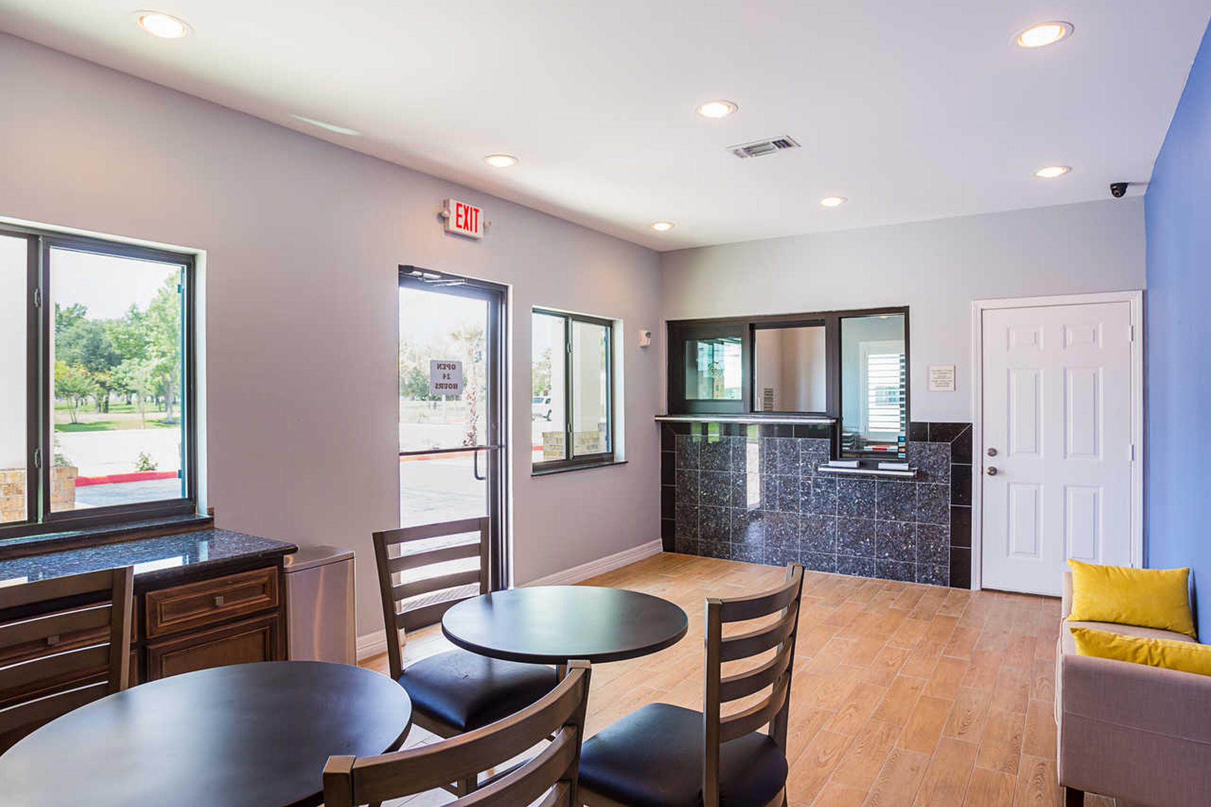 Rodeway Inn & Suites Clarksville Ngoại thất bức ảnh