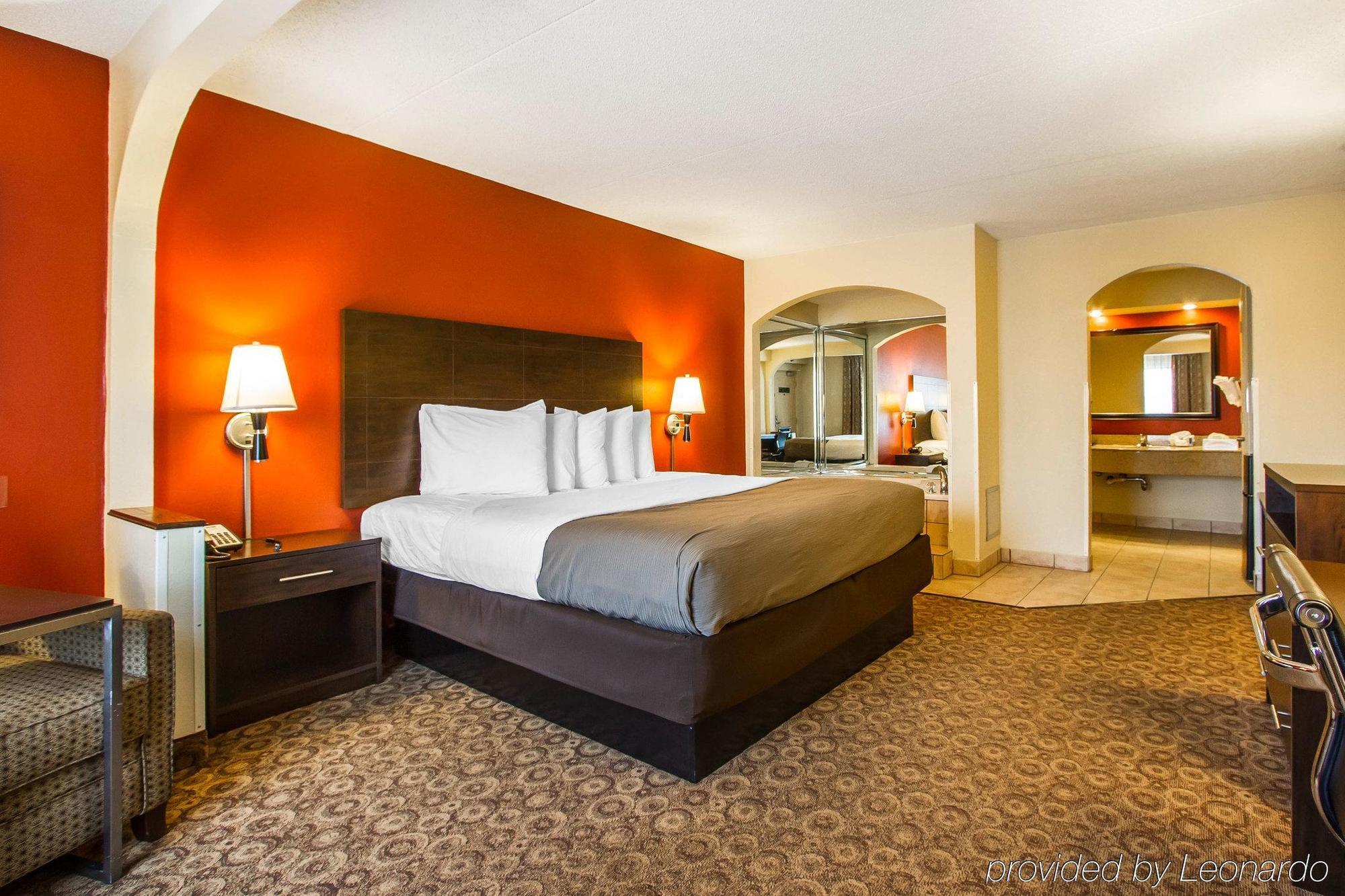 Rodeway Inn & Suites Clarksville Ngoại thất bức ảnh