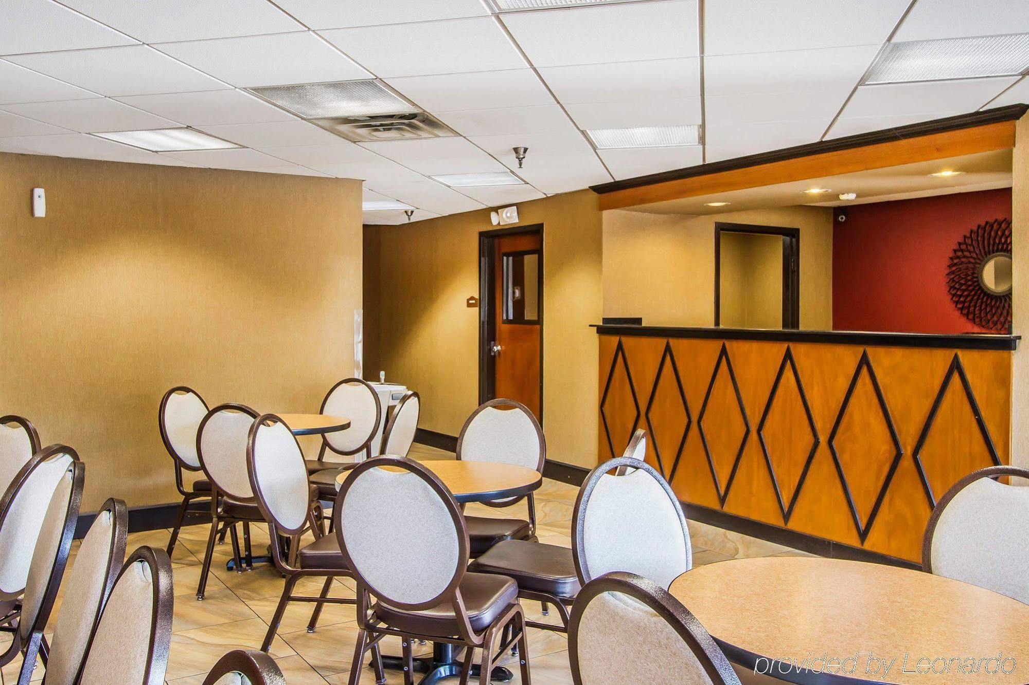 Rodeway Inn & Suites Clarksville Ngoại thất bức ảnh