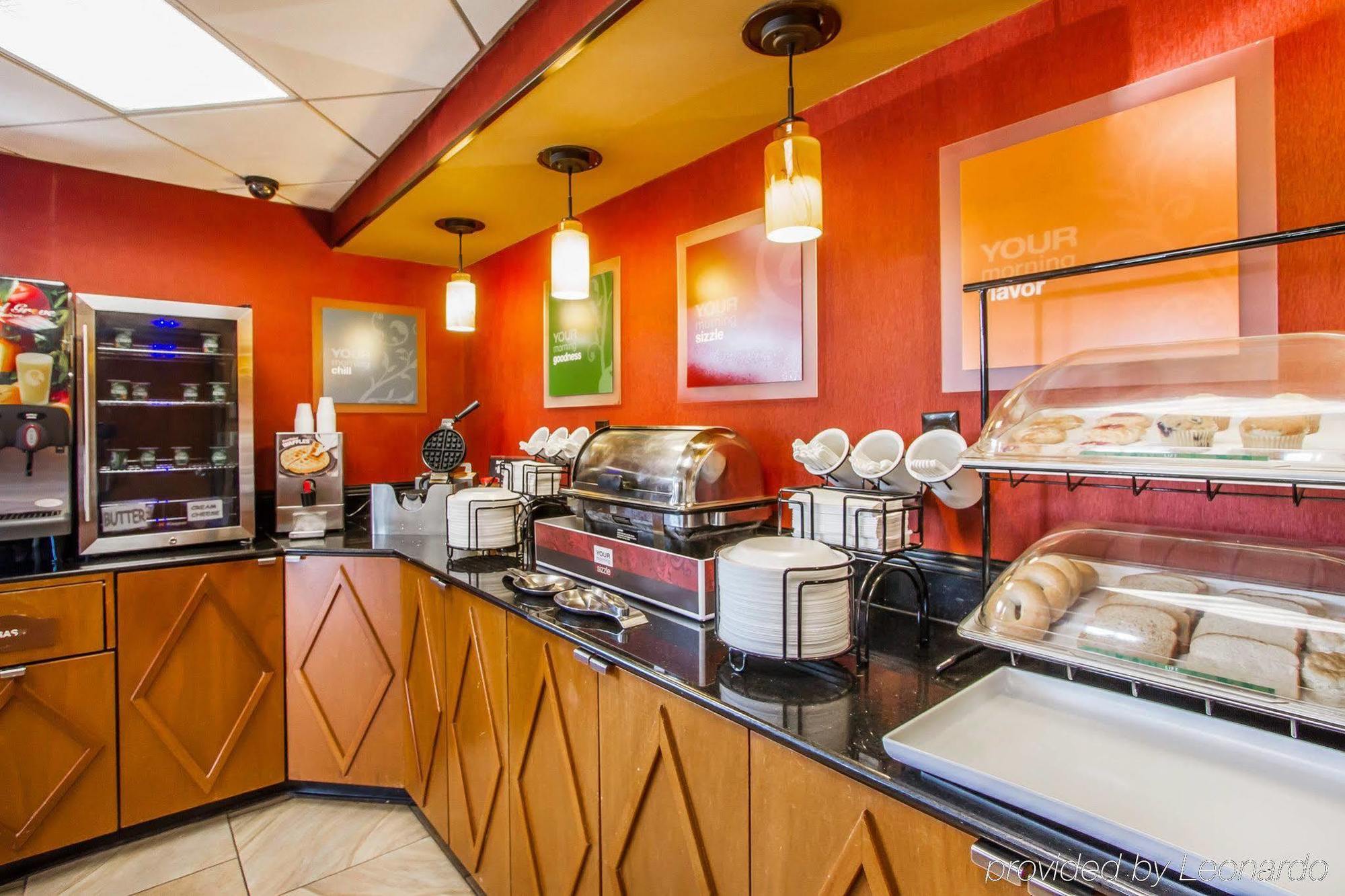 Rodeway Inn & Suites Clarksville Ngoại thất bức ảnh